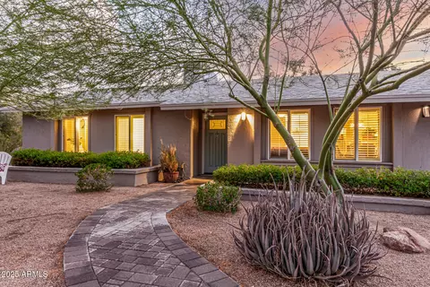 851 E Village Circle Dr N, Phoenix, AZ 85022