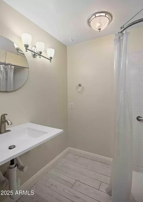 Bath - 1158 N Barkley St, Mesa, AZ 85203 photo 4 of 5