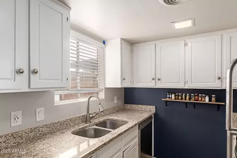 Kitchen - 7126 N 19th Ave #152, Phoenix, AZ 85021 photo 2 of 4