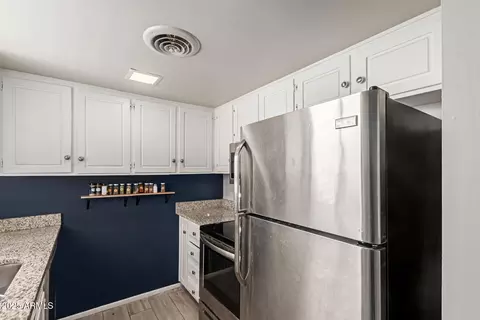 Kitchen - 7126 N 19th Ave #152, Phoenix, AZ 85021 photo 3 of 4