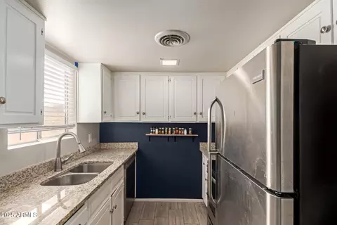 Kitchen - 7126 N 19th Ave #152, Phoenix, AZ 85021 photo 1 of 4