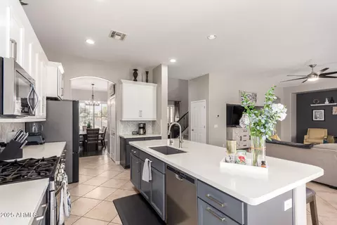 Kitchen - 3059 E Parkview Dr, Gilbert, AZ 85295 photo 3 of 4