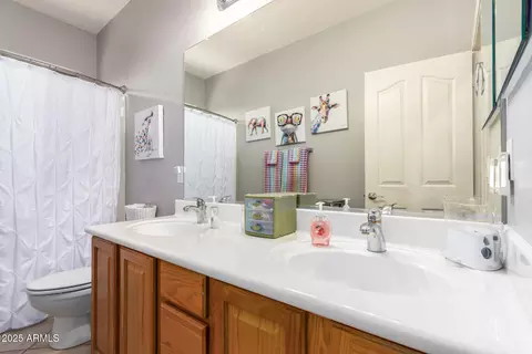 Bath - 3059 E Parkview Dr, Gilbert, AZ 85295 photo 2 of 2