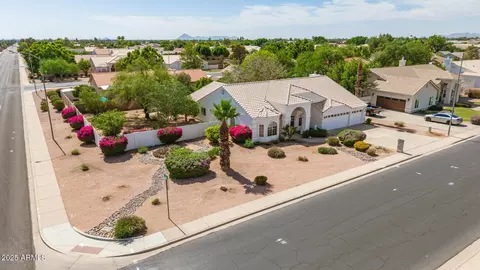 View/Area - 804 N 46th St, Mesa, AZ 85205 photo 2 of 16