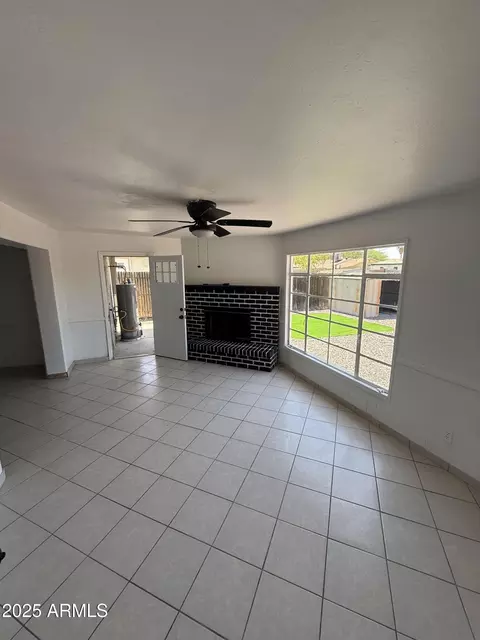 Living - 2831 W Montecito Ave, Phoenix, AZ 85017 photo 1 of 2