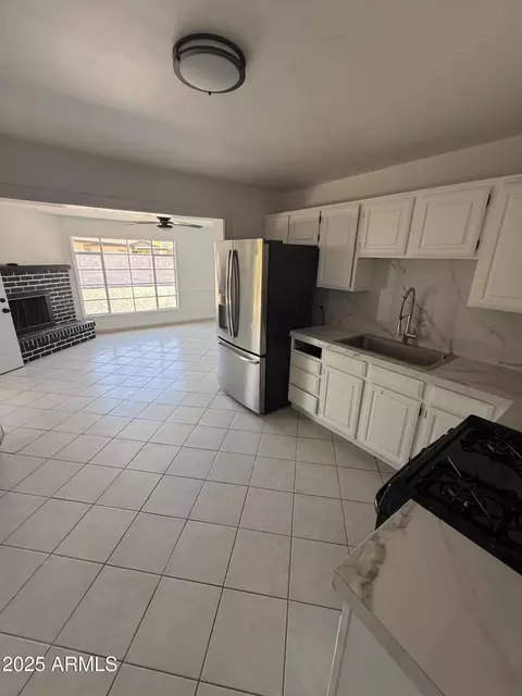 Kitchen - 2831 W Montecito Ave, Phoenix, AZ 85017 photo 1 of 3