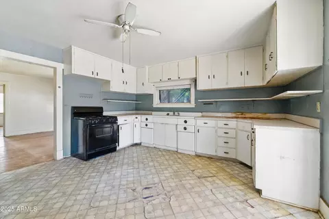 Kitchen - 5901 E Short Ave, Globe, AZ 85501 photo 1 of 1