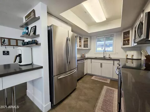 Kitchen - 4050 E Cactus Rd #107, Phoenix, AZ 85032 photo 3 of 3