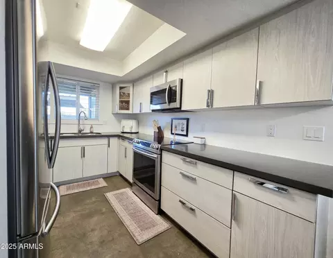 Kitchen - 4050 E Cactus Rd #107, Phoenix, AZ 85032 photo 1 of 3