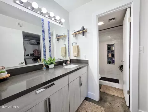 Bath - 4050 E Cactus Rd #107, Phoenix, AZ 85032 photo 2 of 3
