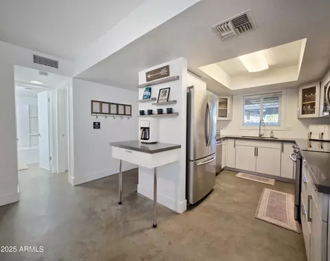 Kitchen - 4050 E Cactus Rd #107, Phoenix, AZ 85032 photo 2 of 3