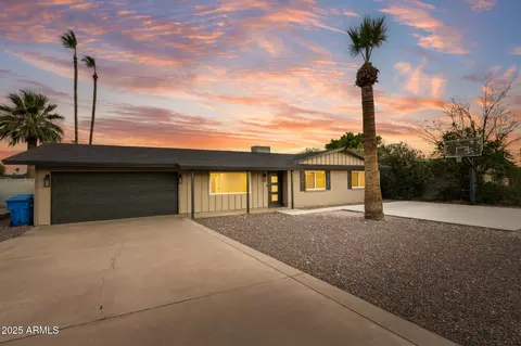 Exterior - 1911 E Lawrence Rd, Phoenix, AZ 85016 photo 2 of 9