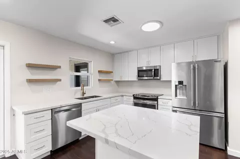 Kitchen - 1911 E Lawrence Rd, Phoenix, AZ 85016 photo 1 of 4