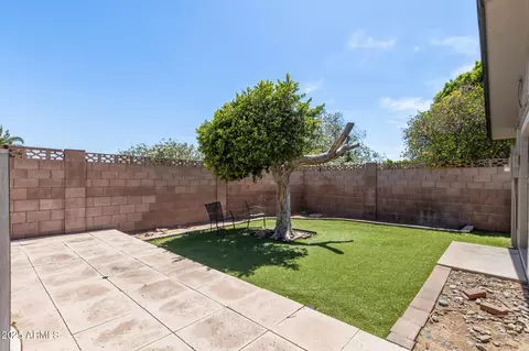 Exterior - 1911 E Lawrence Rd, Phoenix, AZ 85016 photo 5 of 9