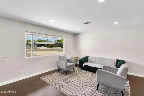 Living - 1911 E Lawrence Rd, Phoenix, AZ 85016 photo 2 of 8