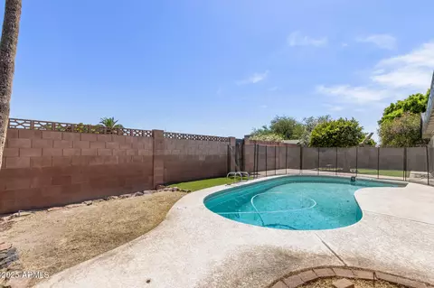 Exterior - 1911 E Lawrence Rd, Phoenix, AZ 85016 photo 6 of 9