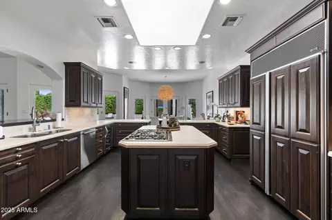 Kitchen - 4702 E Sanna St, Phoenix, AZ 85028 photo 4 of 7