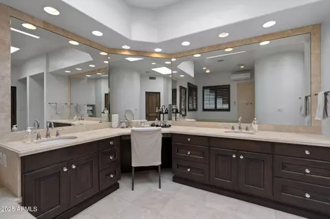 Bath - 4702 E Sanna St, Phoenix, AZ 85028 photo 5 of 7