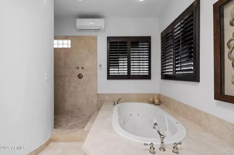 Bath - 4702 E Sanna St, Phoenix, AZ 85028 photo 6 of 7