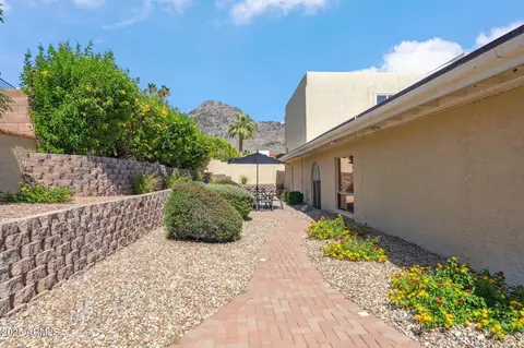 2016 E Orangewood Ave, Phoenix, AZ 85020 photo 5