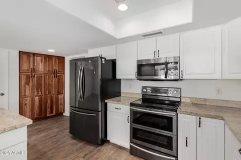 Kitchen - 1862 E Tulane Dr, Tempe, AZ 85283 photo 2 of 3