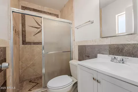 Bath - 5933 W Mitchell Dr, Phoenix, AZ 85033 photo 1 of 2