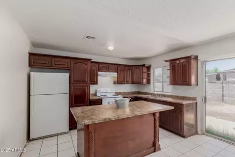 Kitchen - 5933 W Mitchell Dr, Phoenix, AZ 85033 photo 2 of 3
