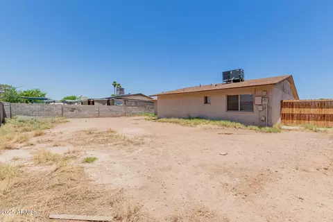 Exterior - 5933 W Mitchell Dr, Phoenix, AZ 85033 photo 4 of 5