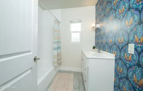 Bath - 1512 E Cypress St, Phoenix, AZ 85006 photo 1 of 1
