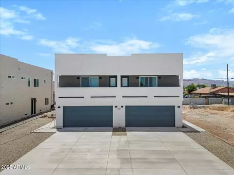 Exterior - 2559 E Broadway Rd, Phoenix, AZ 85040 photo 2 of 4