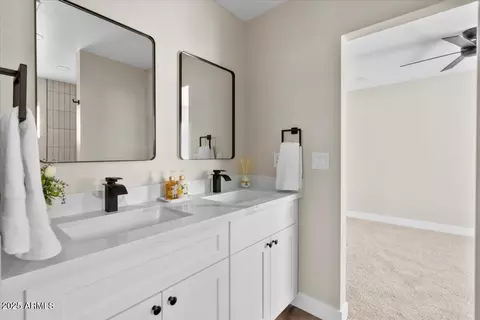 Bath - 2559 E Broadway Rd, Phoenix, AZ 85040 photo 1 of 6