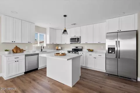 Kitchen - 2559 E Broadway Rd, Phoenix, AZ 85040 photo 1 of 4