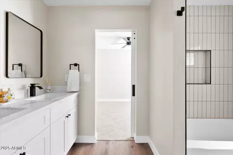 Entry Way - 2559 E Broadway Rd, Phoenix, AZ 85040 photo 1 of 2