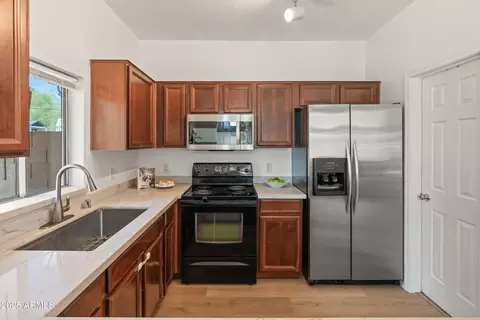 Kitchen - 2150 E Bell Rd #1088, Phoenix, AZ 85022 photo 4 of 4