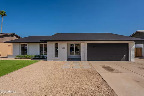 1609 W Yukon Dr, Phoenix, AZ 85027