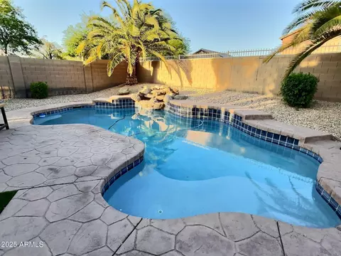 Exterior - 7313 S 25th Dr S, Phoenix, AZ 85041 photo 3 of 5