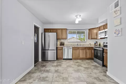 6807 N 37th Dr, Phoenix, AZ 85019 photo 13