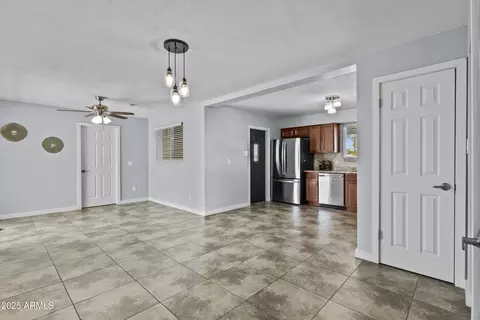 6807 N 37th Dr, Phoenix, AZ 85019 photo 12