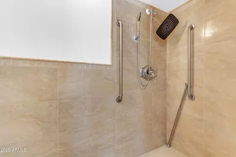 Bath - 5015 E Shomi St, Phoenix, AZ 85044 photo 2 of 4