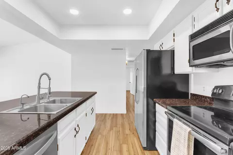Kitchen - 5015 E Shomi St, Phoenix, AZ 85044 photo 1 of 1