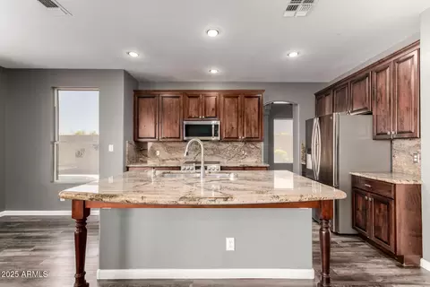 Kitchen - 16049 S 10th Pl, Phoenix, AZ 85048 photo 1 of 3