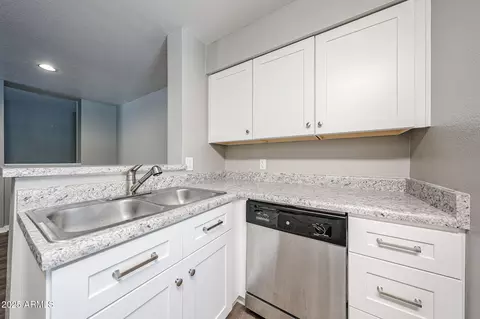 Kitchen - 2025 E Campbell Ave #137, Phoenix, AZ 85016 photo 3 of 3