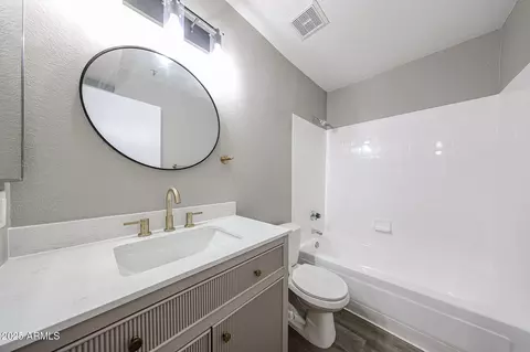 Bath - 2025 E Campbell Ave #137, Phoenix, AZ 85016 photo 1 of 3