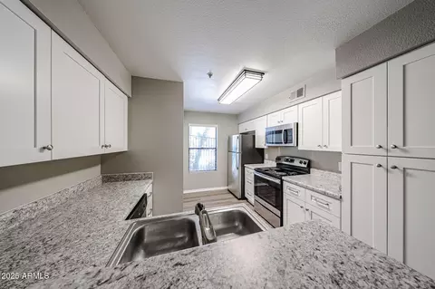 2025 E Campbell Ave #137, Phoenix, AZ 85016
