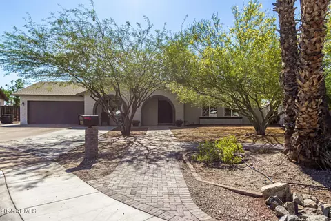 3061 W Betty Elyse Ln, Phoenix, AZ 85053