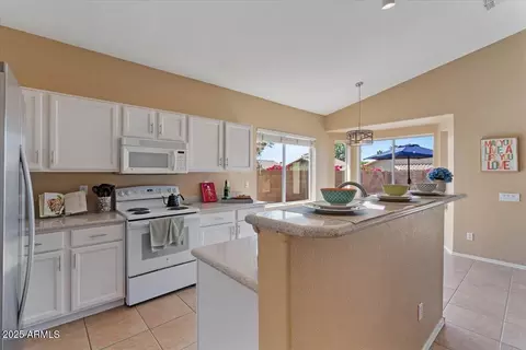Kitchen - 4459 E Desert Wind Dr, Phoenix, AZ 85044 photo 5 of 5