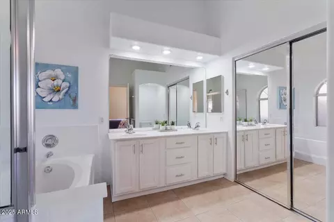 Bath - 4459 E Desert Wind Dr, Phoenix, AZ 85044 photo 2 of 3