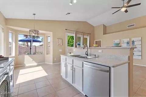 Kitchen - 4459 E Desert Wind Dr, Phoenix, AZ 85044 photo 4 of 5