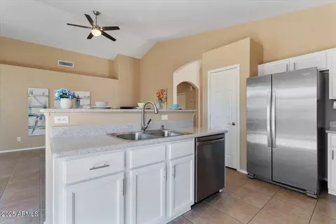 Kitchen - 4459 E Desert Wind Dr, Phoenix, AZ 85044 photo 3 of 5