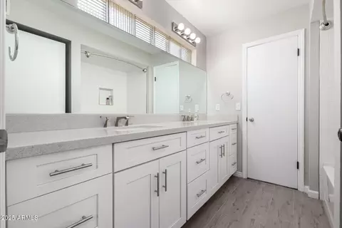 Bath - 533 E 7th Pl, Mesa, AZ 85203 photo 5 of 6